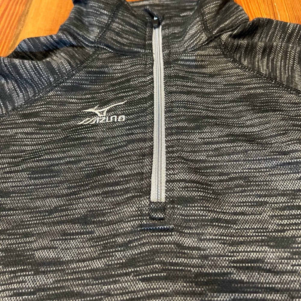 Mizuno‎ Performance Pullover - Picture 3 of 4